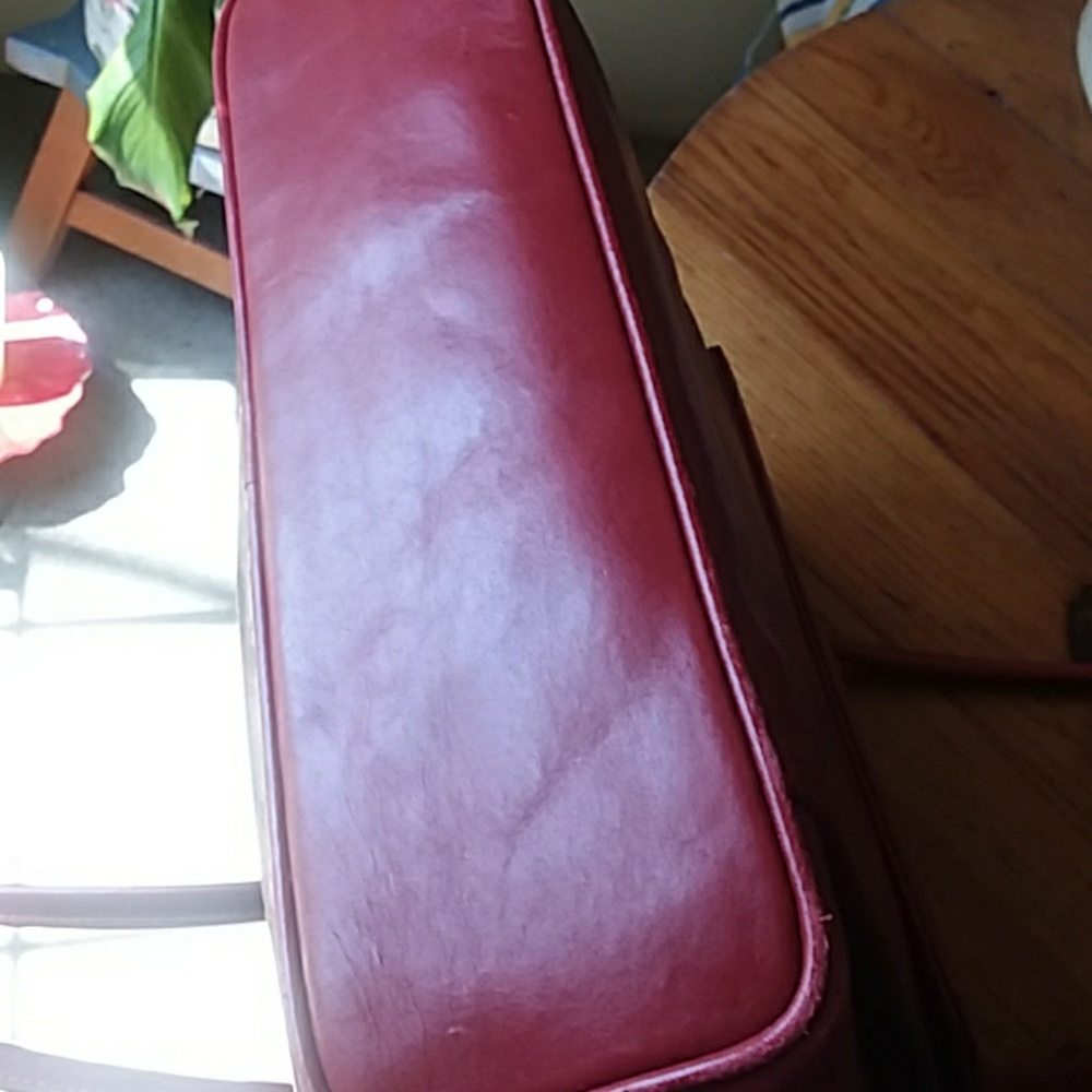 Hidesign "Ranch" Red Bag - Picture 2 of 8